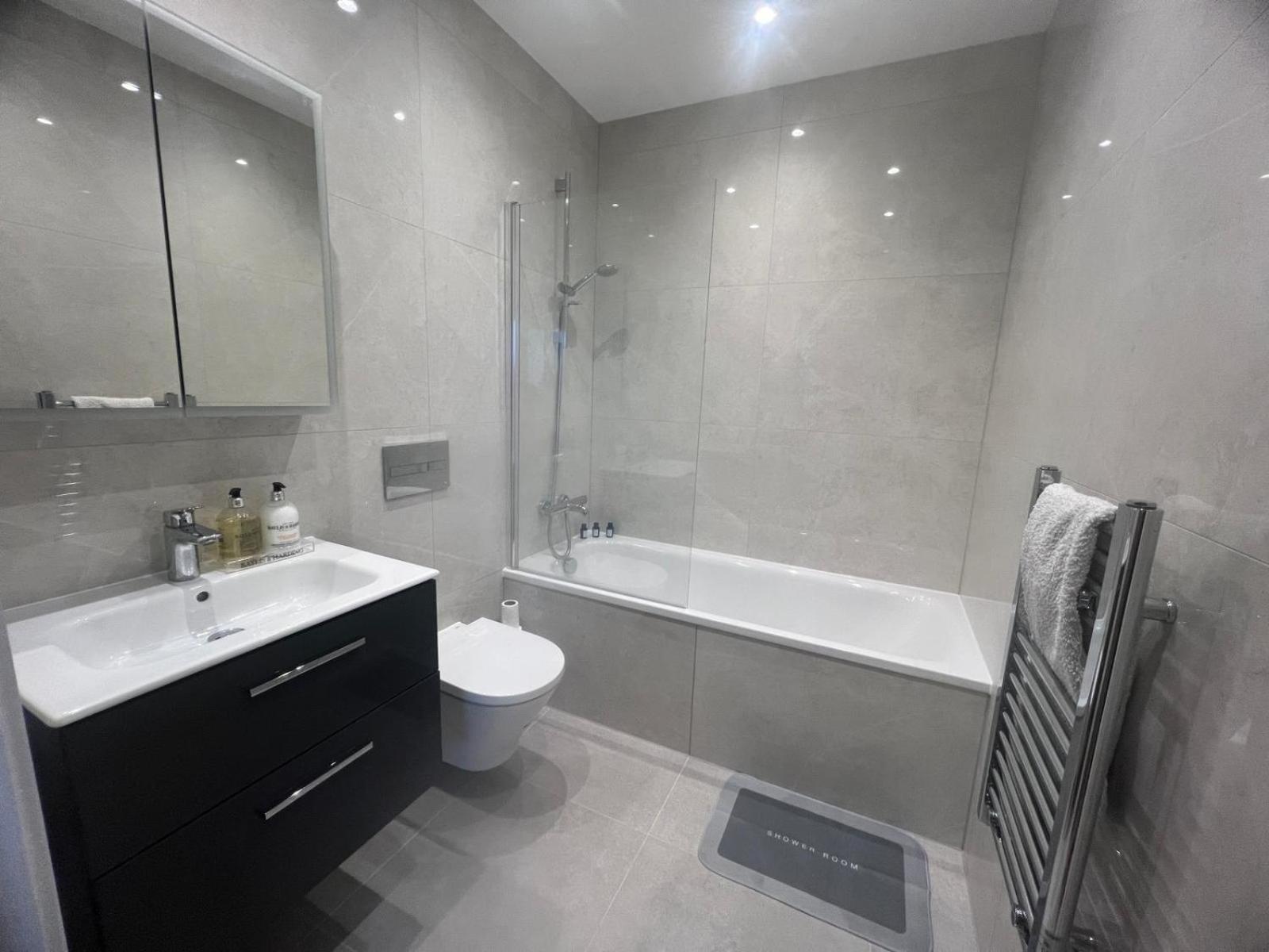 New 2 Bedroom Apartment Rickmansworth Town Centre Bagian luar foto