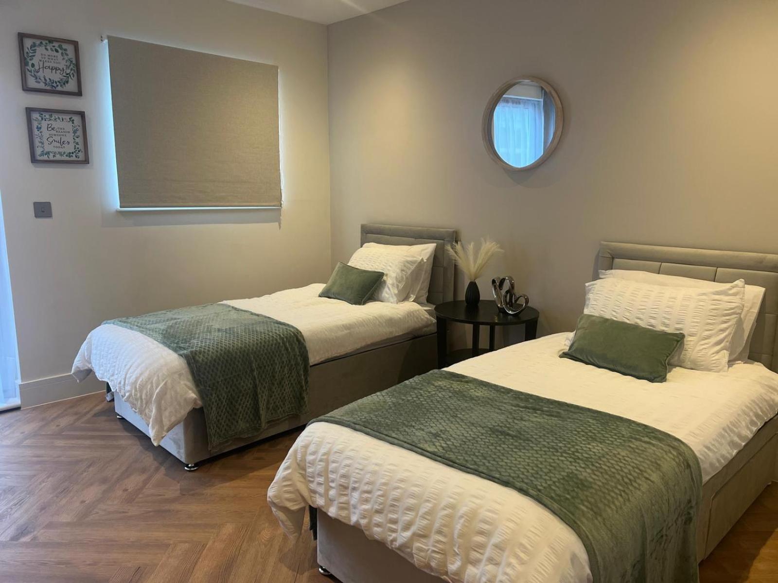 New 2 Bedroom Apartment Rickmansworth Town Centre Bagian luar foto
